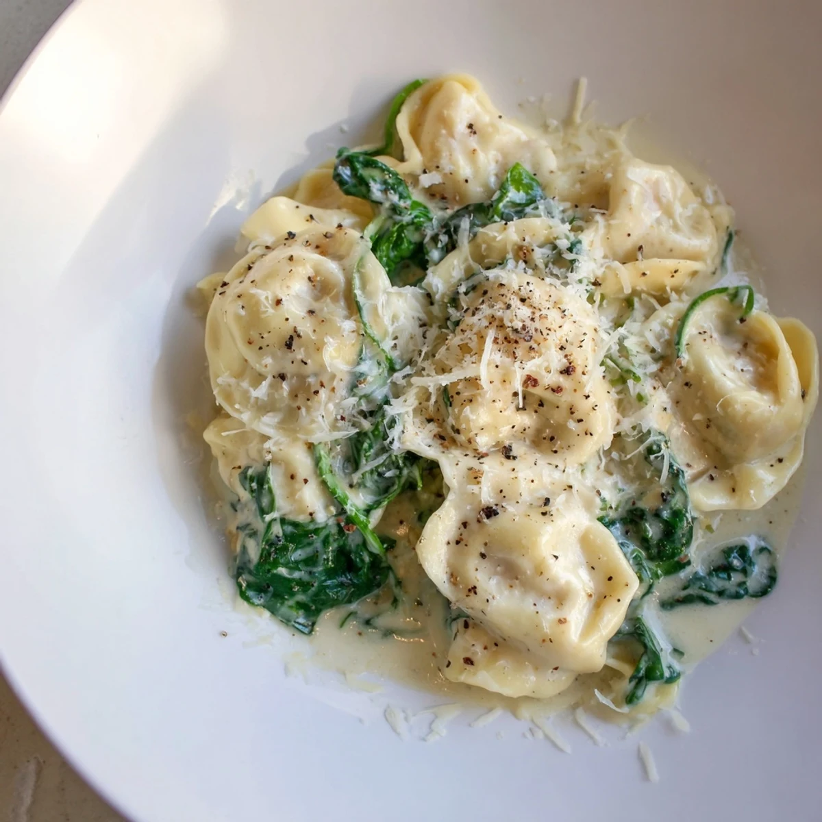 Creamy Spinach Alfredo Tortellini, a comforting Italian pasta dish with fresh spinach and Parmesan cheese.