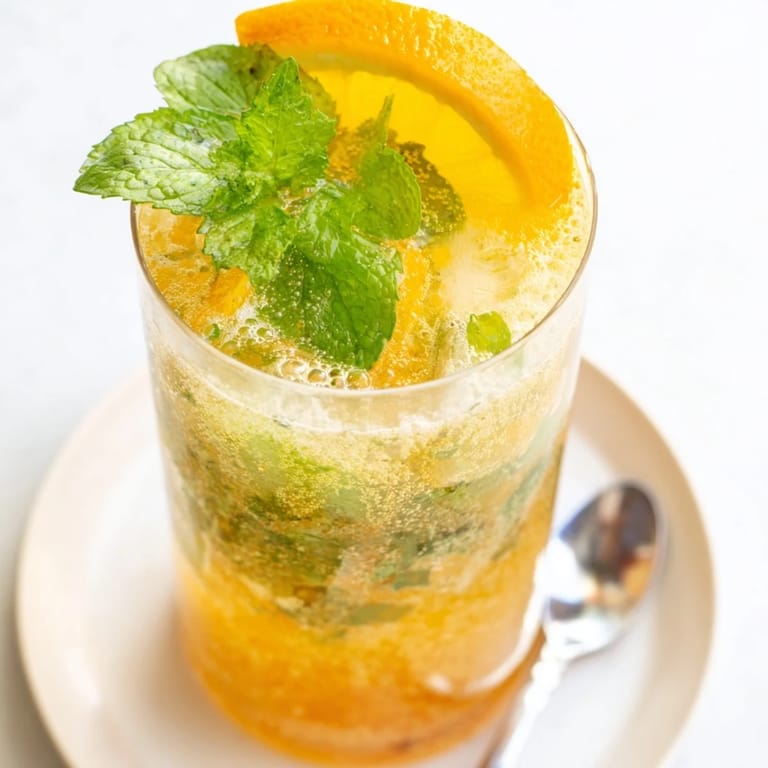 Lightly sparkling probiotic soda mocktail, perfect for gut health and warm afternoons.